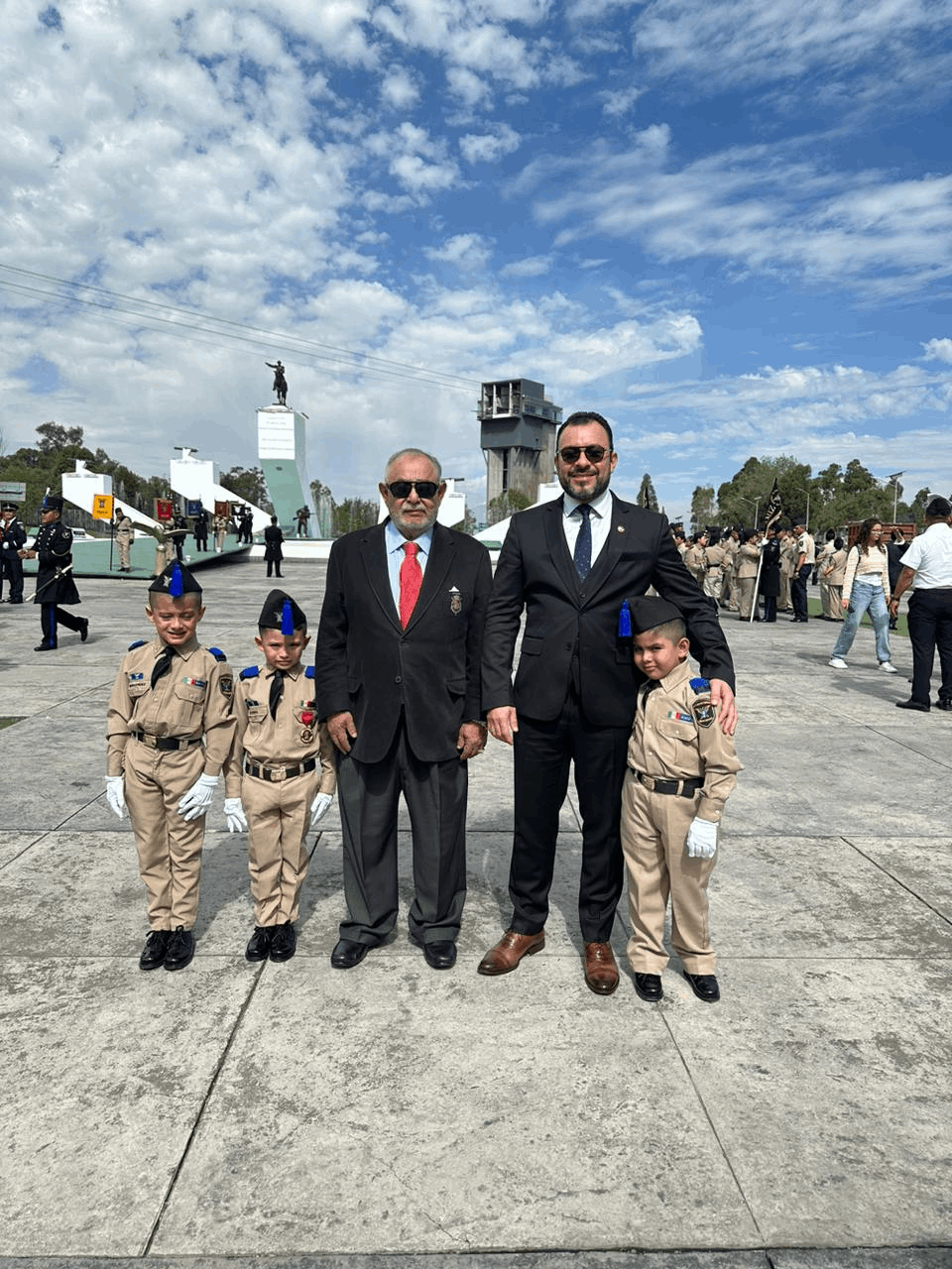 Cesar Rubio El Dr. César Rubio y el Sr. Emmanuel Cuellar son padrinos de generación ...