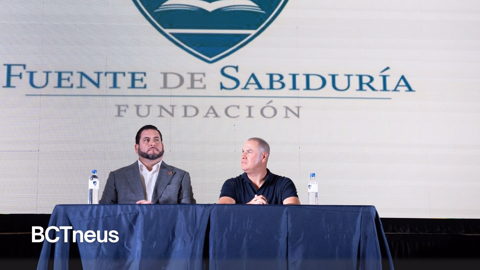 Articulo - Burgueño entrega 2,400 becas en Tijuana con Fundación Fuente de Sabiduría
