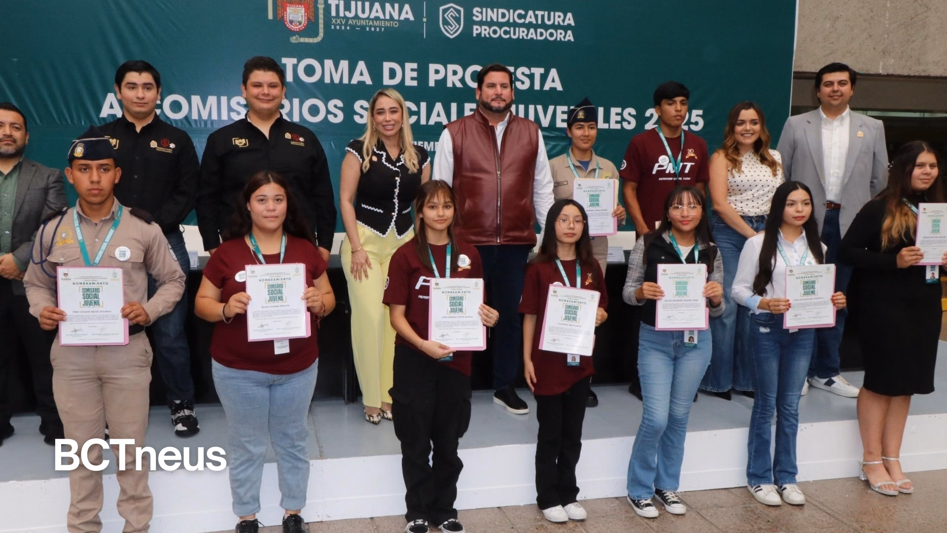 Articulo - Alcalde Ismael Burgueño encabeza toma de protesta de 154 Comisarios Sociales Juveniles en Tijuana