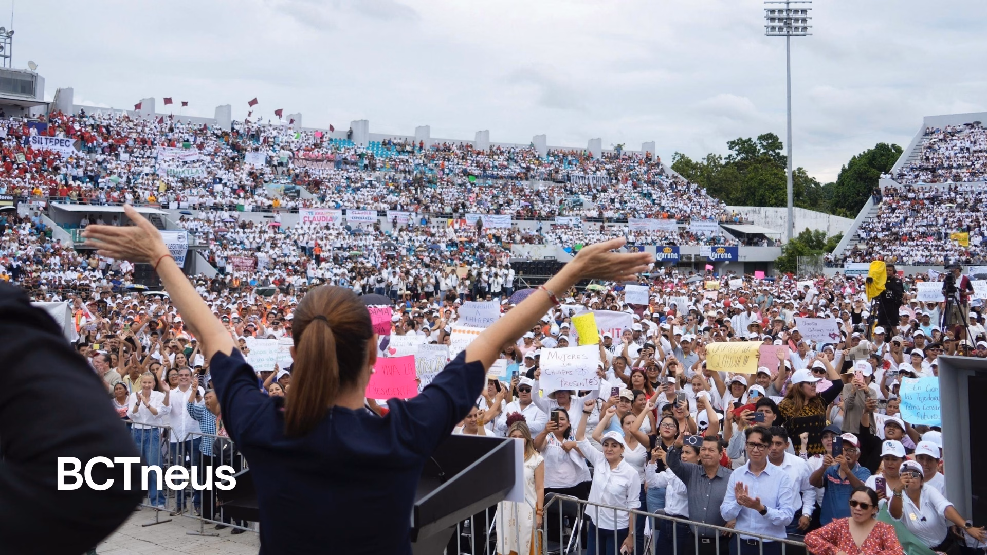 Articulo - Sheinbaum rinde cuentas y se reúne con 70 mil personas en Chiapas, Tabasco y Campeche