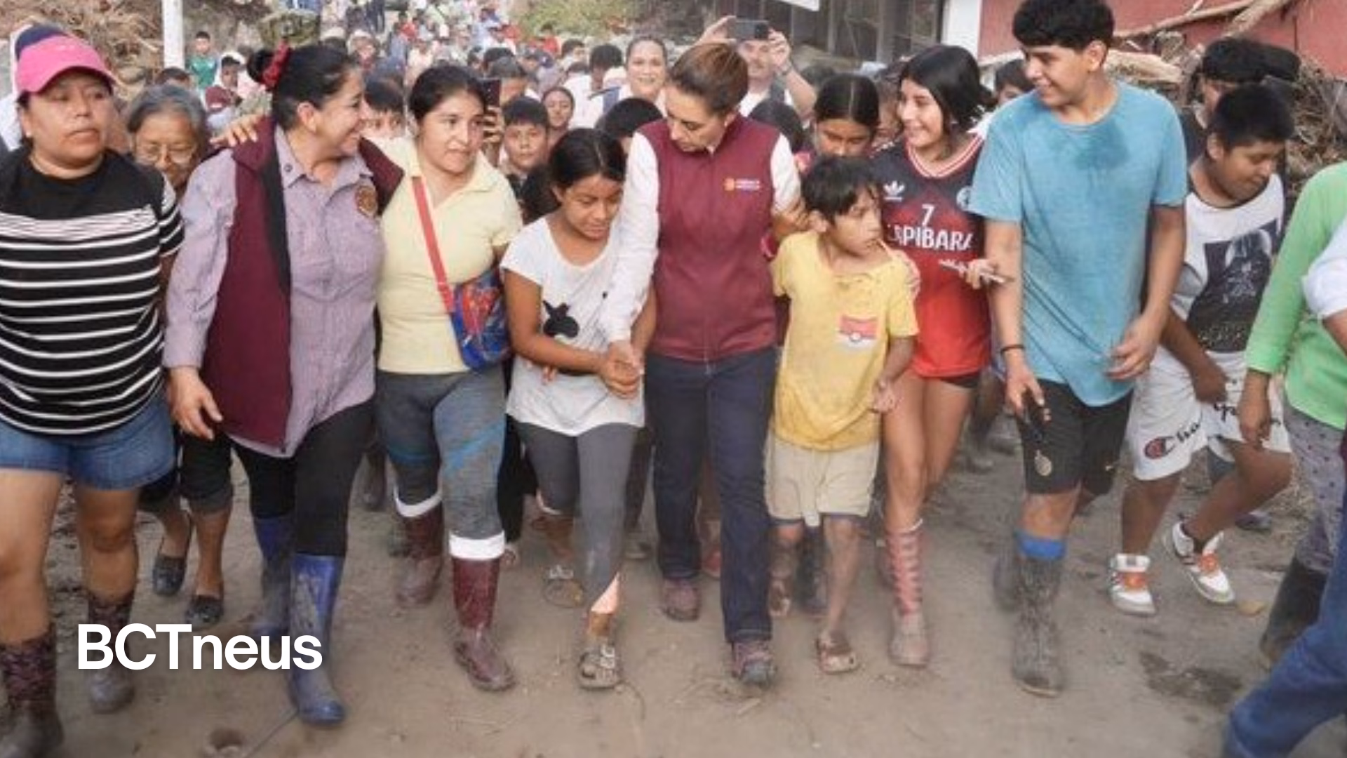Articulo - Claudia Sheinbaum supervisa apoyos a damnificados por lluvias en Huehuetla, Hidalgo
