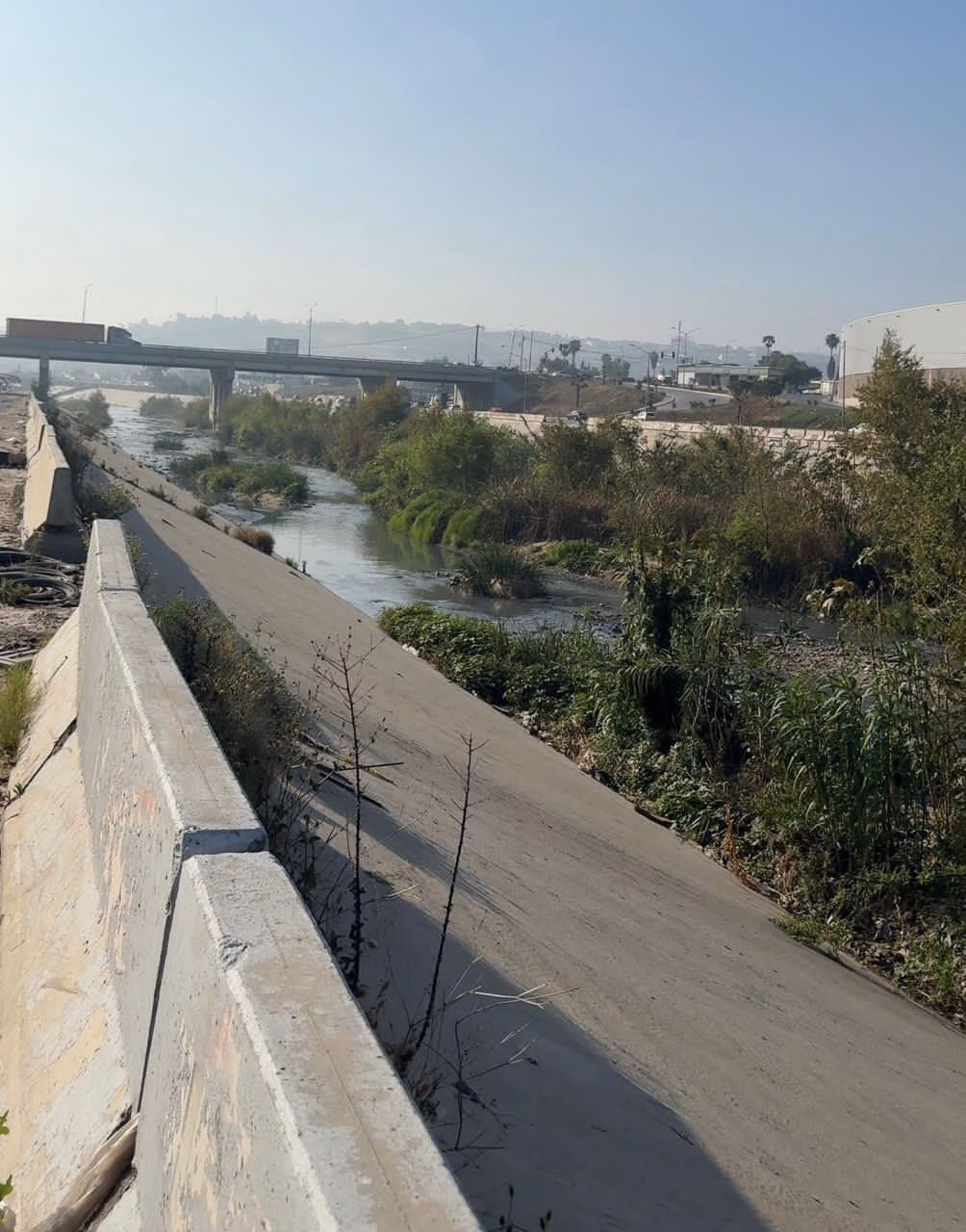Articulo - Urge Miguel Loza a CONAGUA limpiar canalización del Río Tijuana