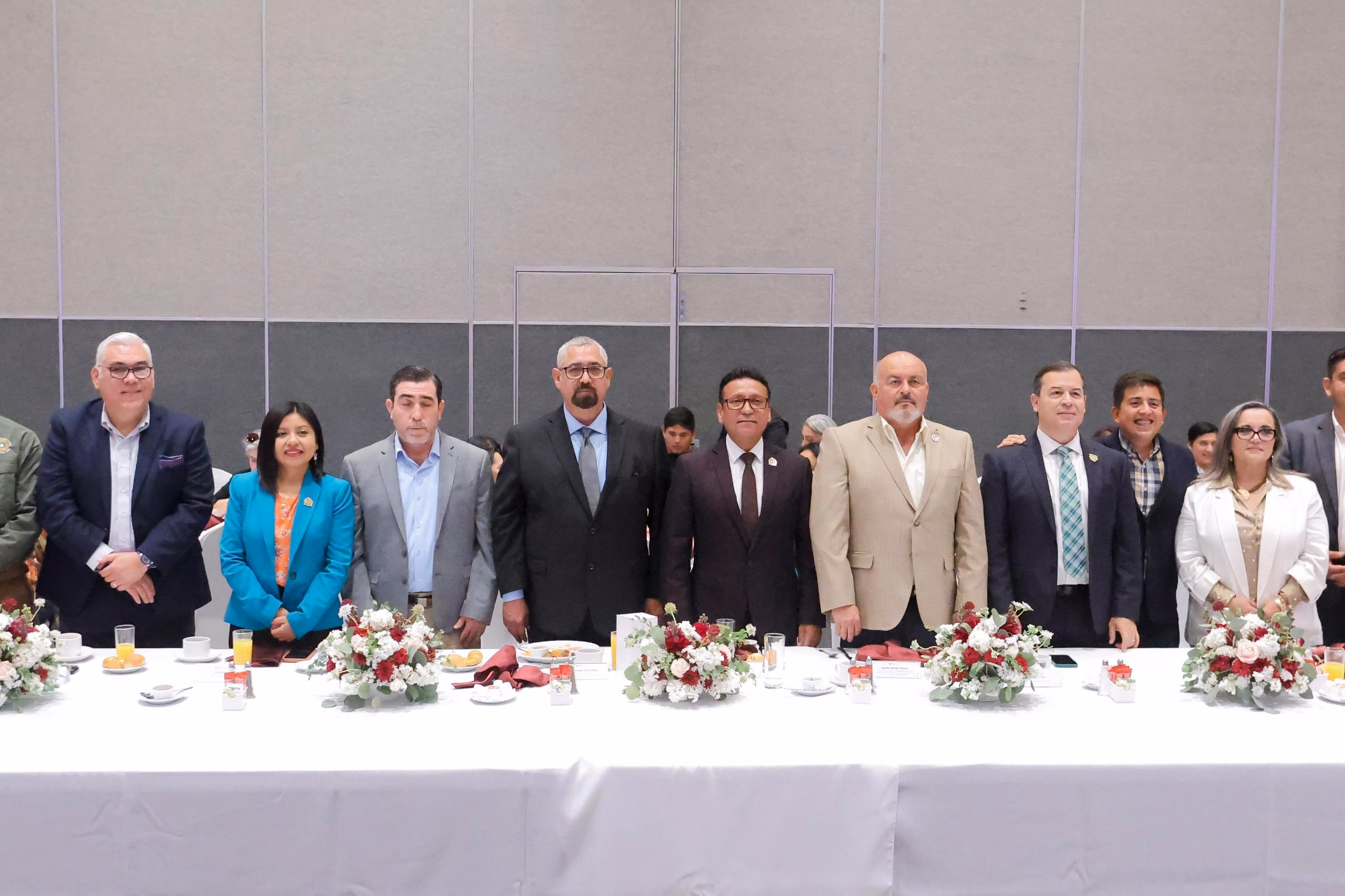 Articulo - Ayuntamiento de Tijuana reconoce labor de maestras y maestros en su día