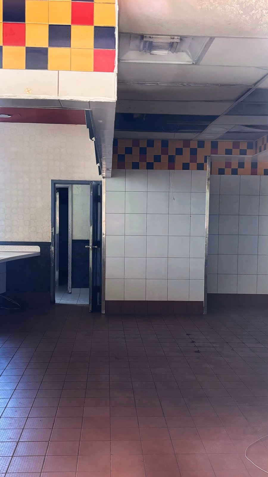 Cierran tres sucursales de Burger King en Tijuana