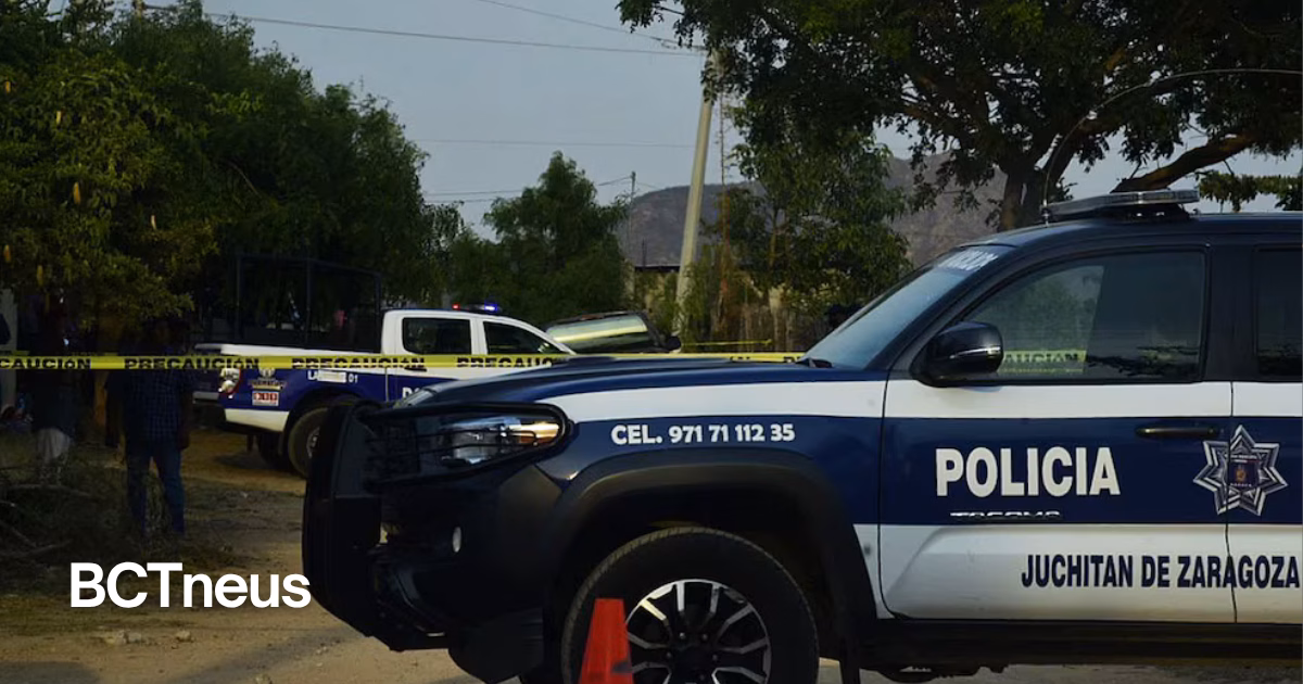 Articulo - Tras caer el alcalde, revisan a toda la Policía de Juchitán