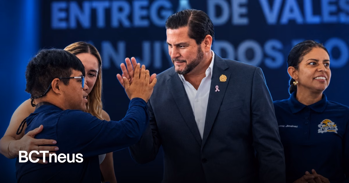 Articulo - 200 vales de calzado para impulsar la inclusión entregados por Burgueño